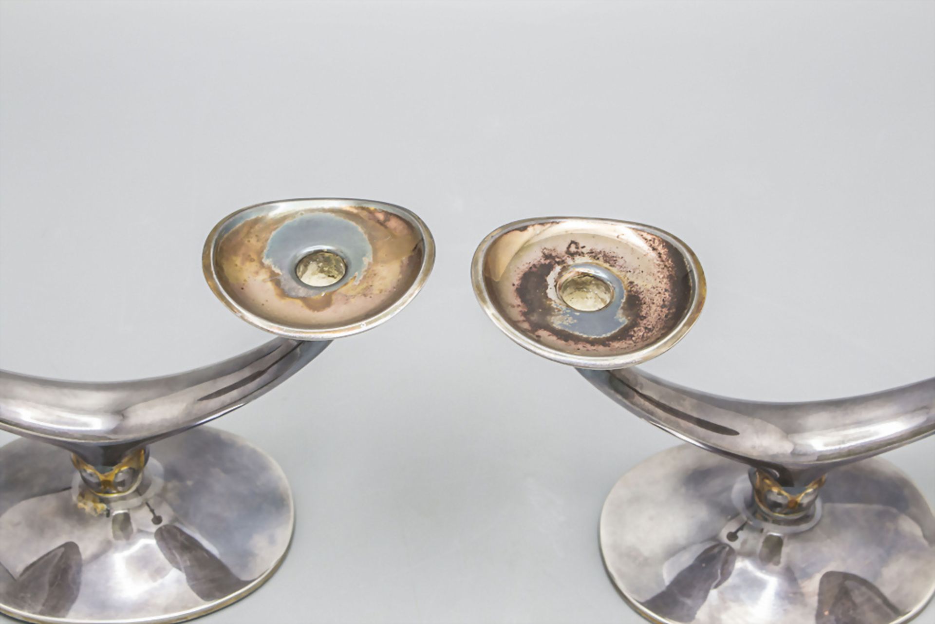 Paar Kerzenleuchter / A pair of silver candle holders, Wilhelm Binder, Schwäbisch Gmünd, 2. ... - Bild 2 aus 6