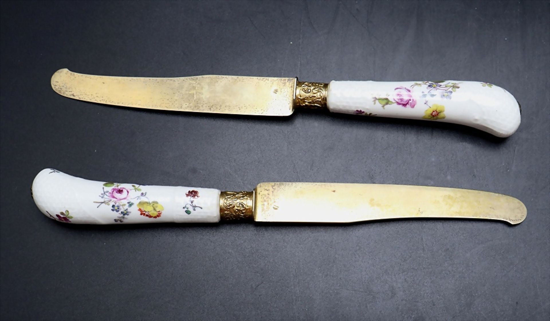 4 Messer mit Porzellangriffen und Silberklingen / 4 knives with porcelain handles and silver ... - Bild 2 aus 7