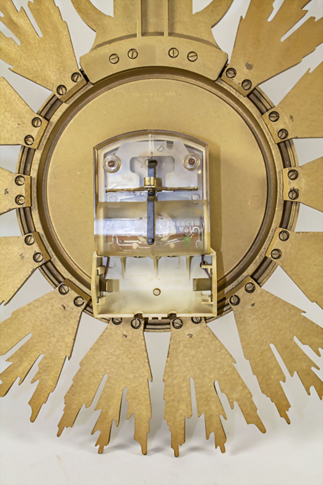 Dekorative Wanduhr 'Pendel mit Sonne' / A decorative pendulum and sun shaped wall clock, ... - Bild 4 aus 4