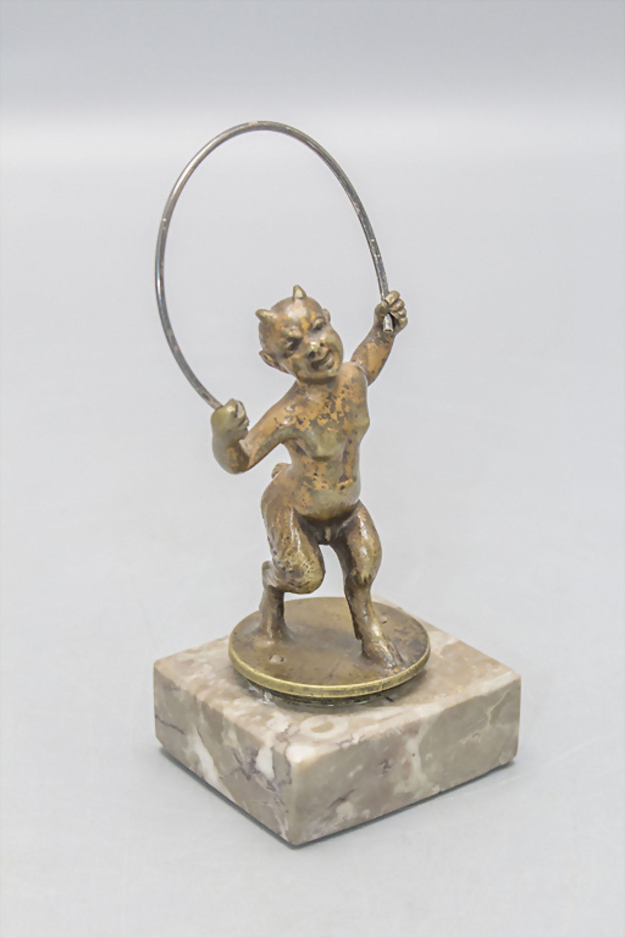 Kleiner Bronze Satyr / Faun / A bronze figure of a satyr, um 1900 - Image 2 of 4