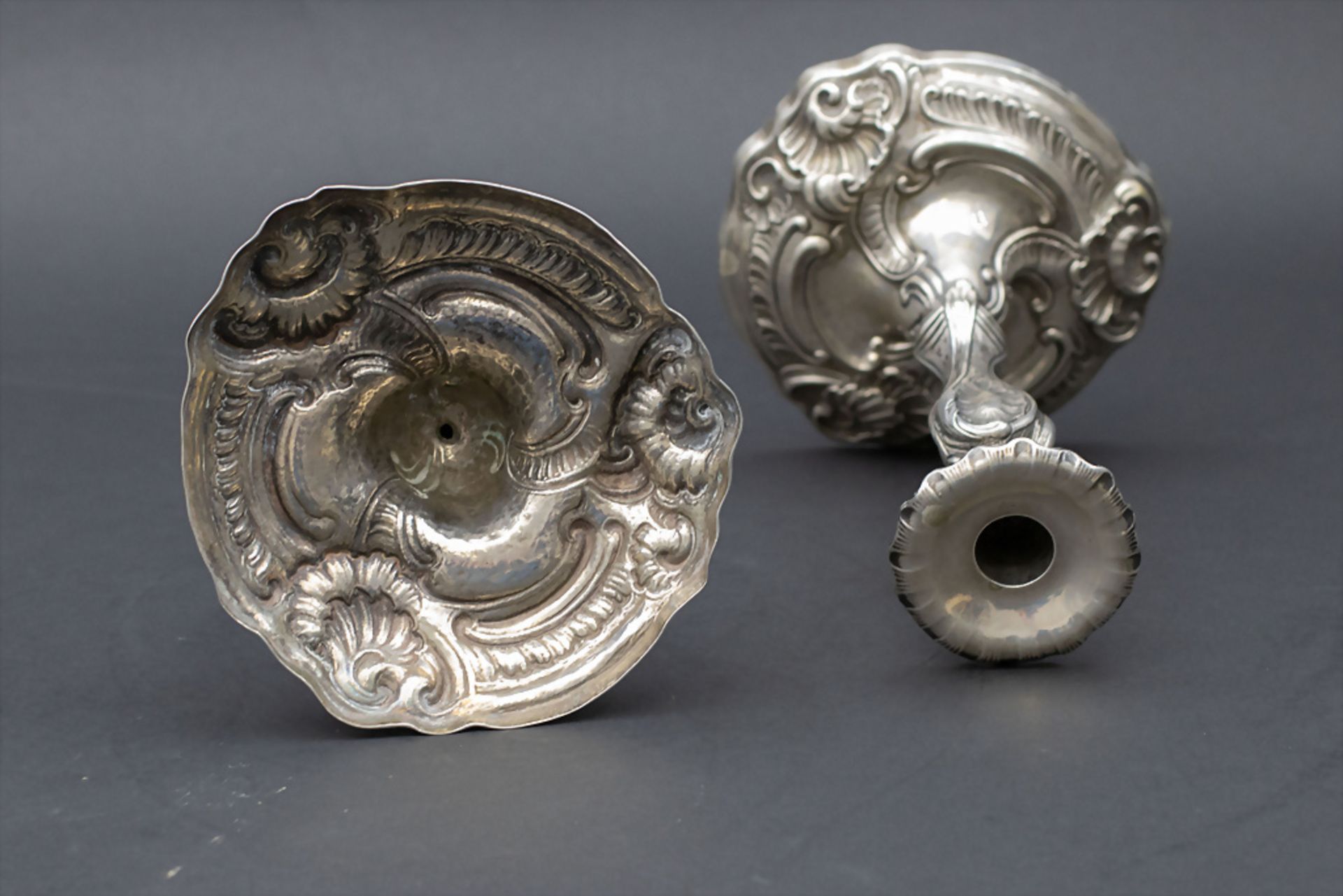 Paar Rokoko Kerzenleuchter / A pair of Rococo silver candlesticks, Johann Wilhelm Dammann, ... - Image 8 of 8