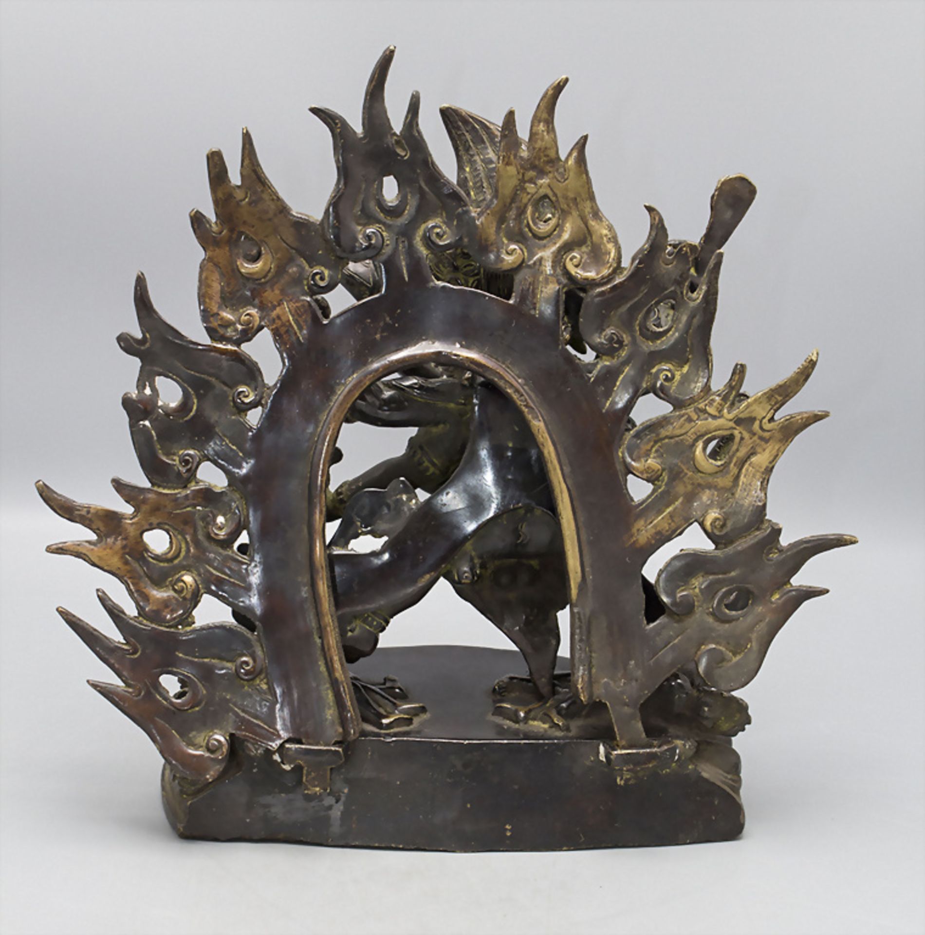 Dreiteilige Bronze des Mahakala in Yab-Yum / A three-part bronze of the Mahakala in Yab-Yum ... - Bild 3 aus 6