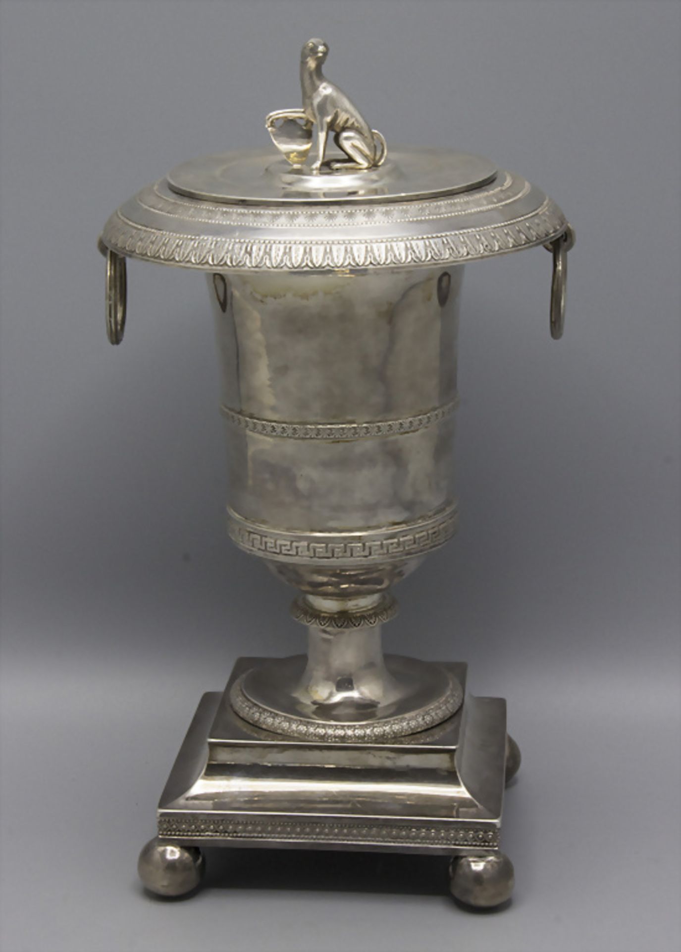 Empire Deckeldose mit Hundeknauf / A covered silver bowl with a dog as knob, Nicolas Modoux, ...