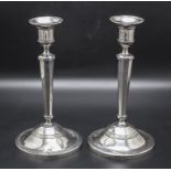 Paar Empire Kerzenleuchter / Paire des bougoirs Empire en argent massif / A pair of Empire ...