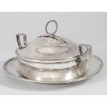 Legumier auf Présentoir / Wöchnerinnenschüssel / Ecuelle / A silver tureen, Picque veuve ...