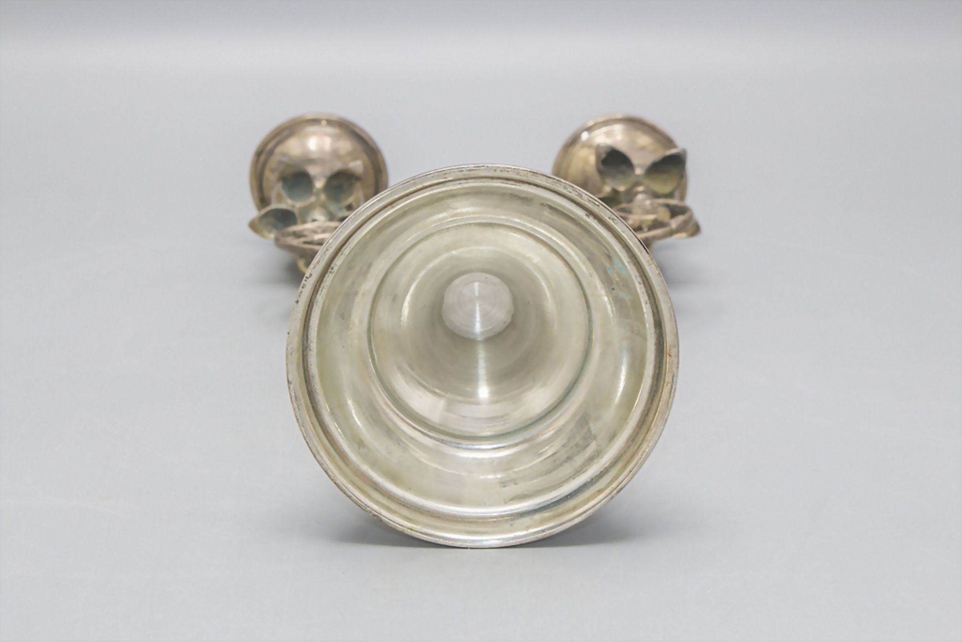 Zweiarmiger Kerzenleuchter / A silver candle holder, um 1880 - Image 4 of 5