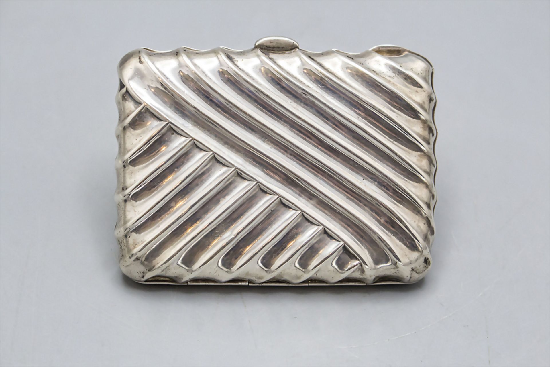 Zigarettenetui / A silver cigarette case, wohl Thomas Hayes, Birmingham, 1890