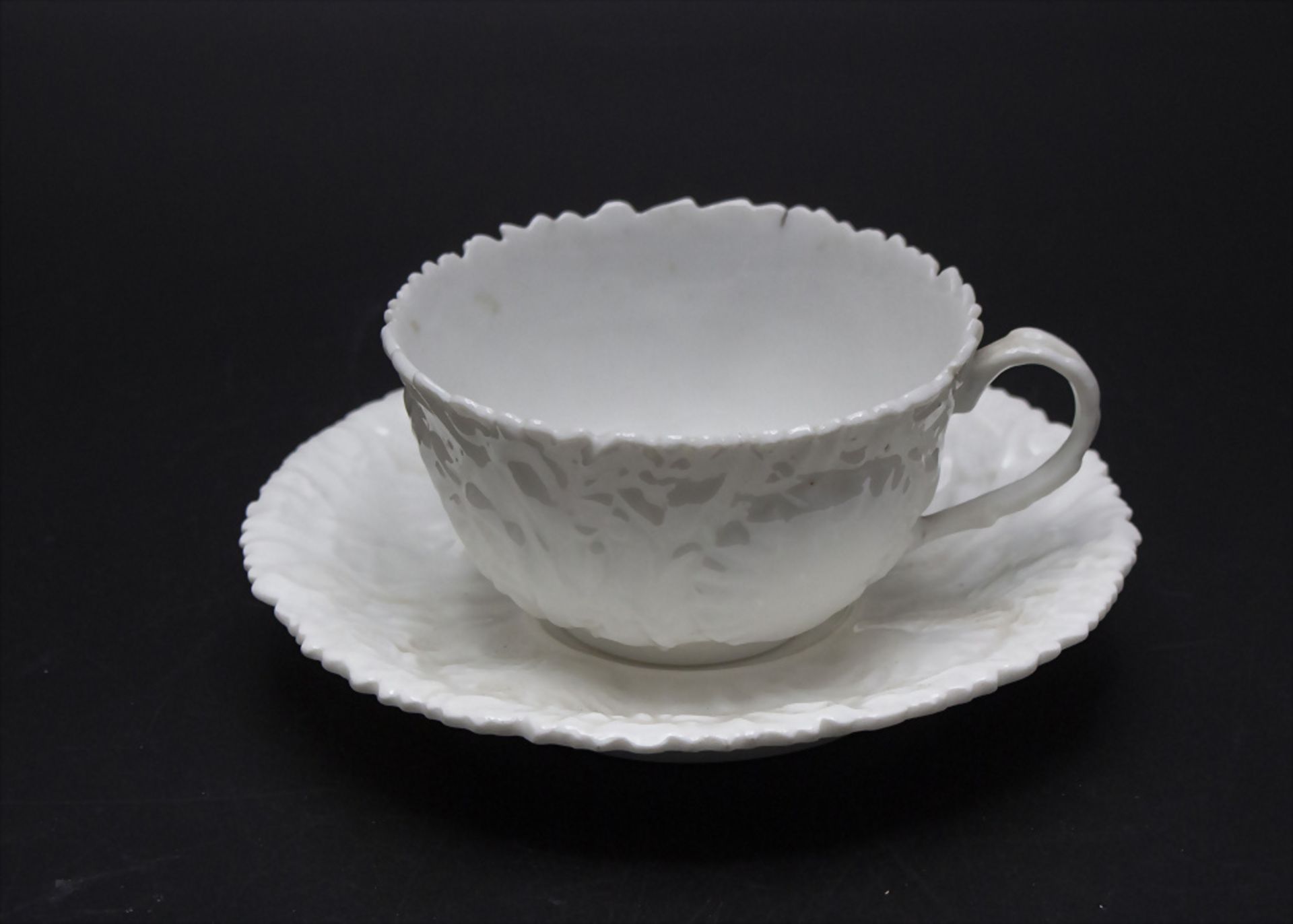 Tasse und UT mit Reliefdekor / A cup and saucer with relief, Jacob Petit (1796-1868), ...