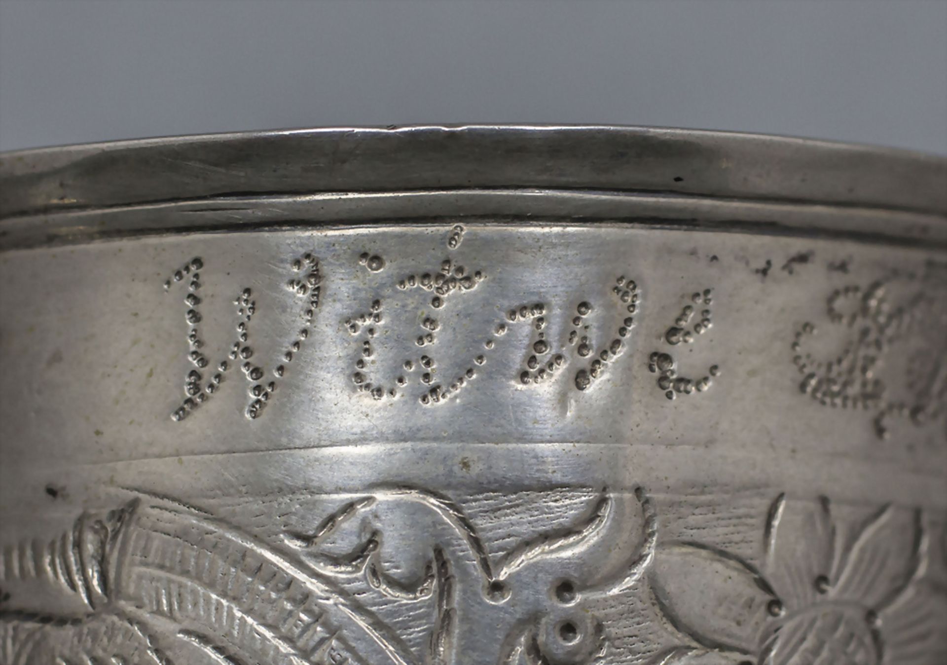 Kugelfußbecher / A silver beaker on ball feet, norddeutsch oder Friesland, 18. Jh. - Image 10 of 11