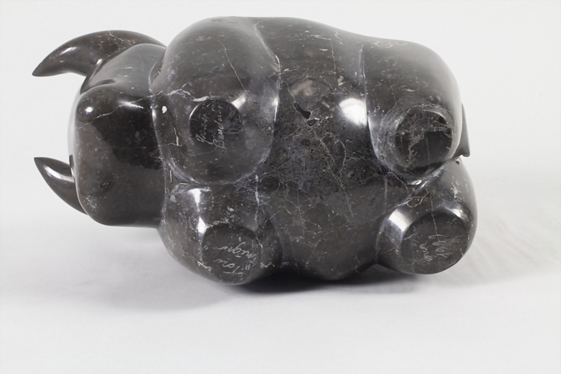 Prof. Yvan BAUDOIN (*1970), Steinskulptur 'Schwarzer Stier' / A stone sculpture 'Black Bull', 1999 - Image 5 of 8