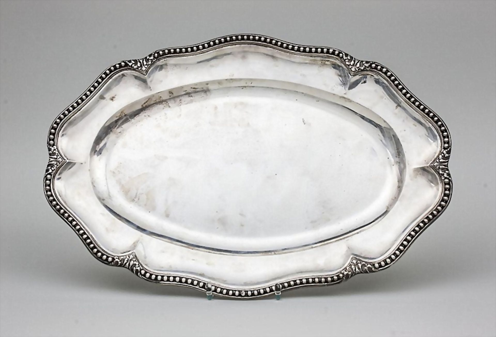 Ovales Tablett / An oval silver tray, Savary, Paris, Ende 19. Jh.