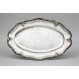 Ovales Tablett / An oval silver tray, Savary, Paris, Ende 19. Jh.