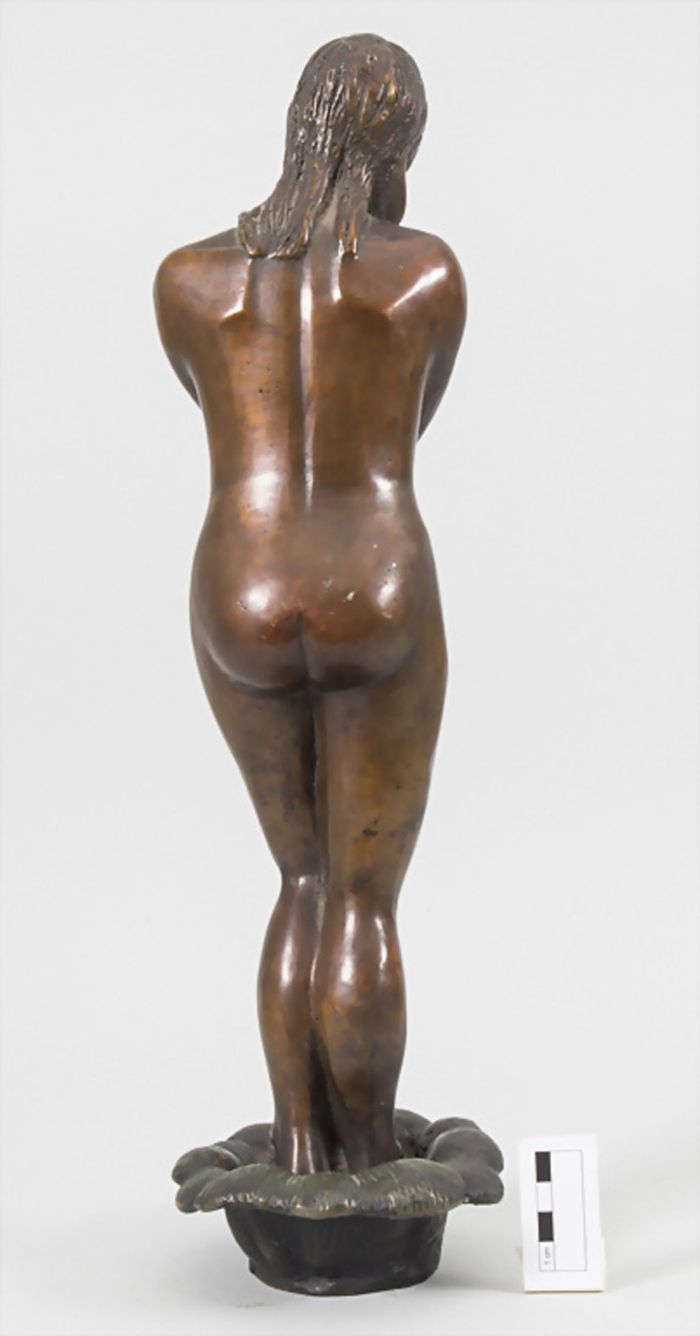 Monogrammist, 'Stehender Mädchenakt' / A bronze sculpture of a nude girl, Frankreich, nach 1979 - Bild 3 aus 8