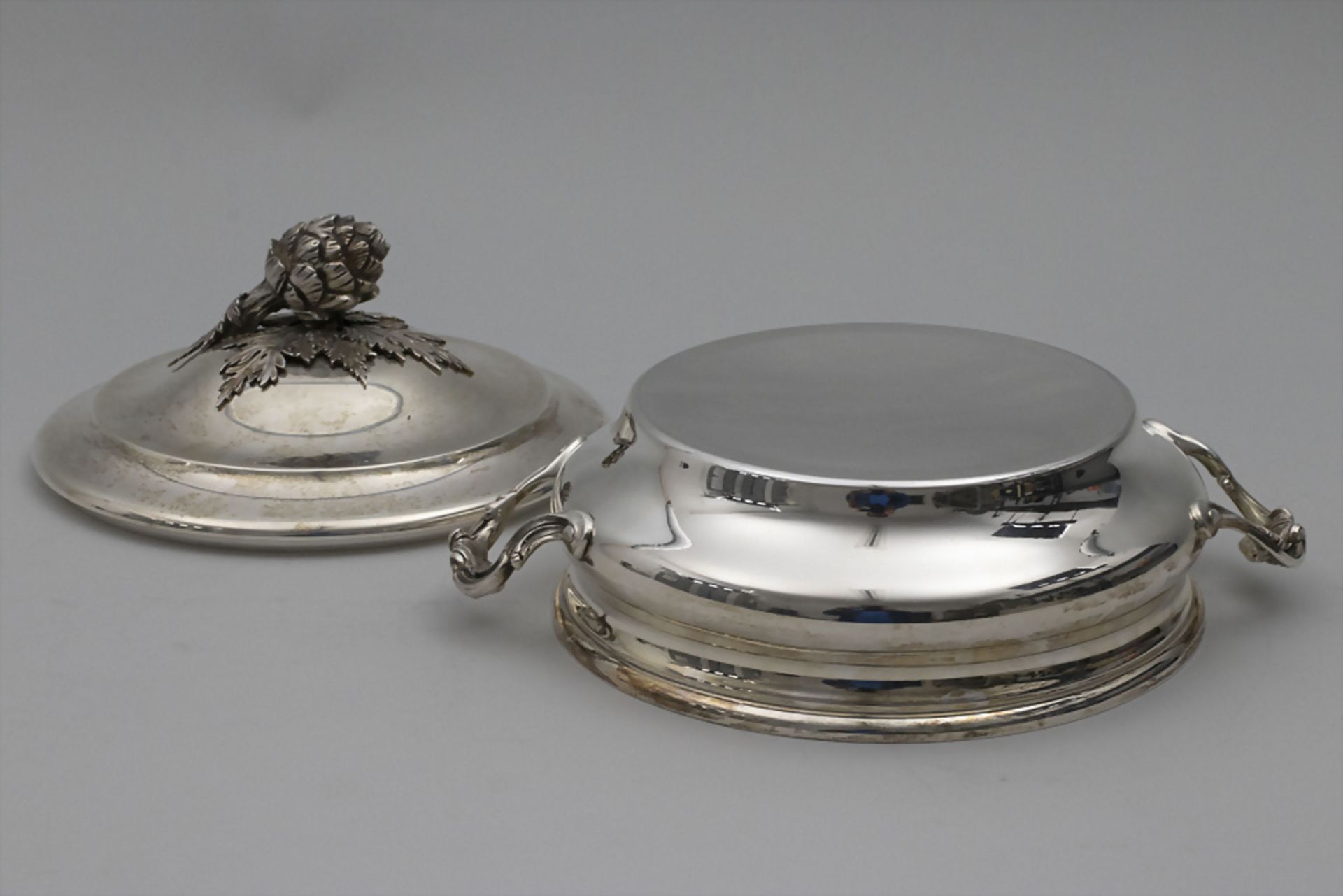 Legumier / Wöchnerinnenschüssel / A silver vegetable tureen cover, Paris, um 1890 - Bild 4 aus 9