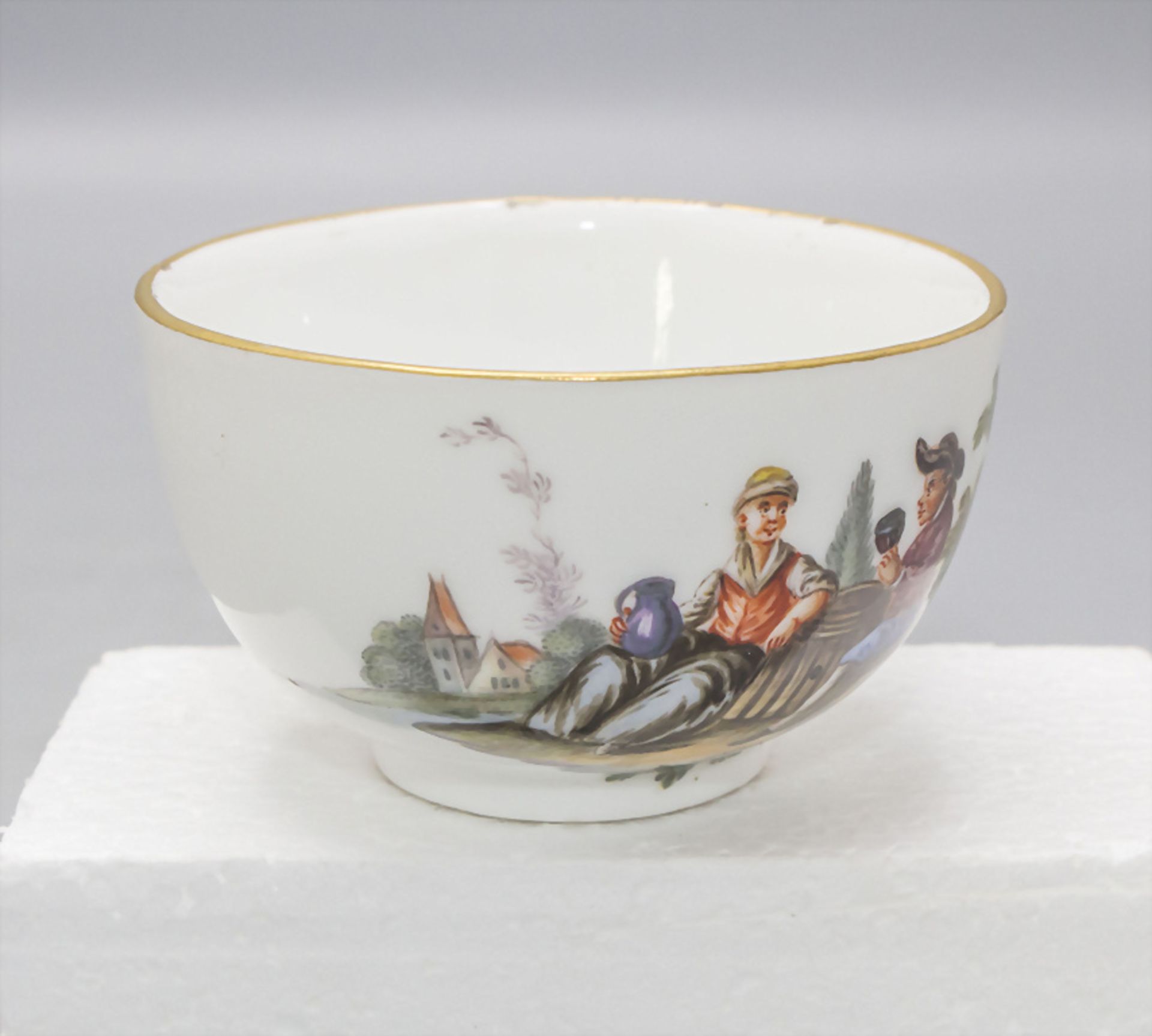 Tasse und Untertasse mit rastendem Bauernpaar / A cup and saucer with a farming couple, ... - Bild 3 aus 5