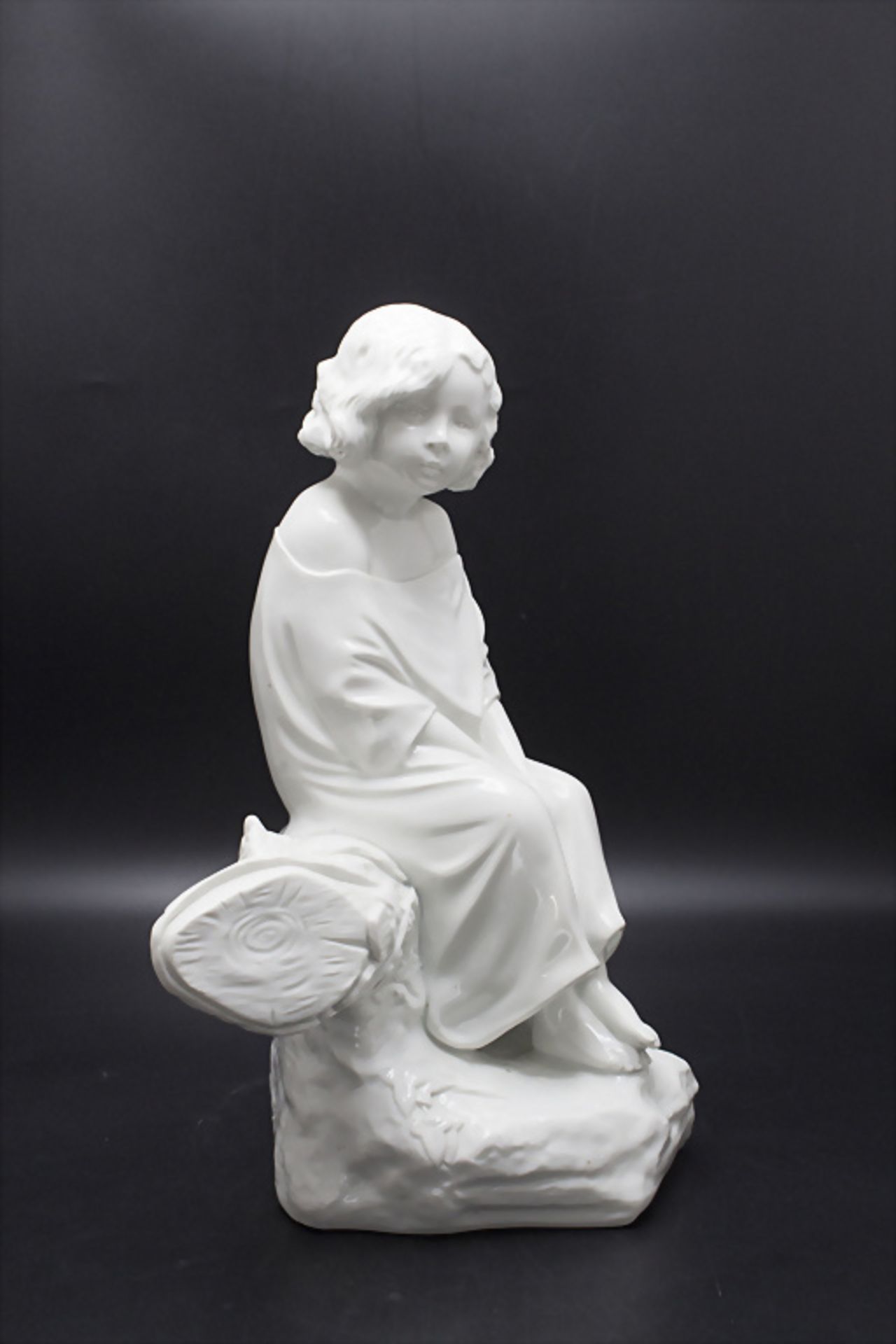 Große Porzellanskulptur 'Wartendes Mädchen' / A large porcelain sculpture of a girl waiting on ... - Bild 6 aus 7