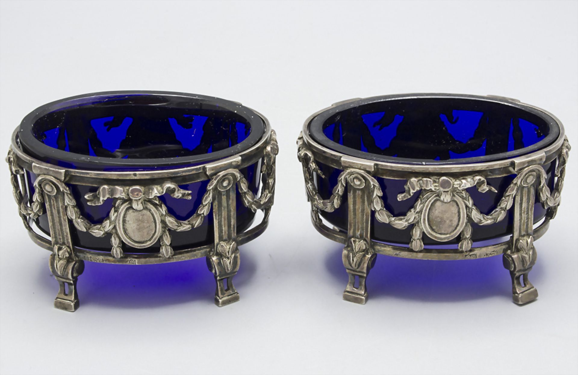 Paar Gewürzschälchen / Salieren / A pair of silver salt cellars, Ypern, um 1785