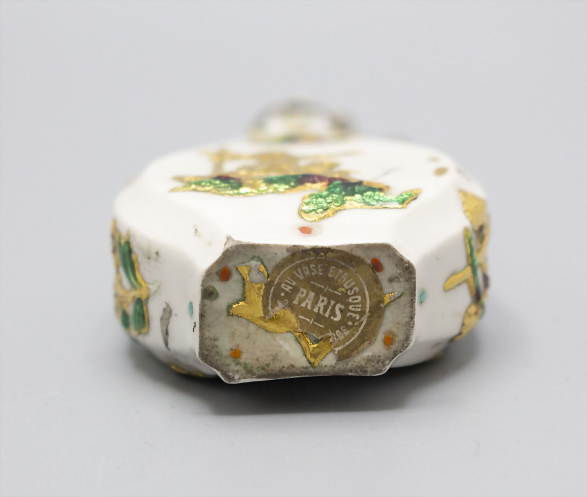 Seltener Porzellanflakon mit Goldchinoiserien / A rare porcelain perfume bottle with gilded ... - Image 5 of 8