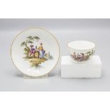 Tasse und Untertasse mit rastendem Bauernpaar / A cup and saucer with a farming couple, ...