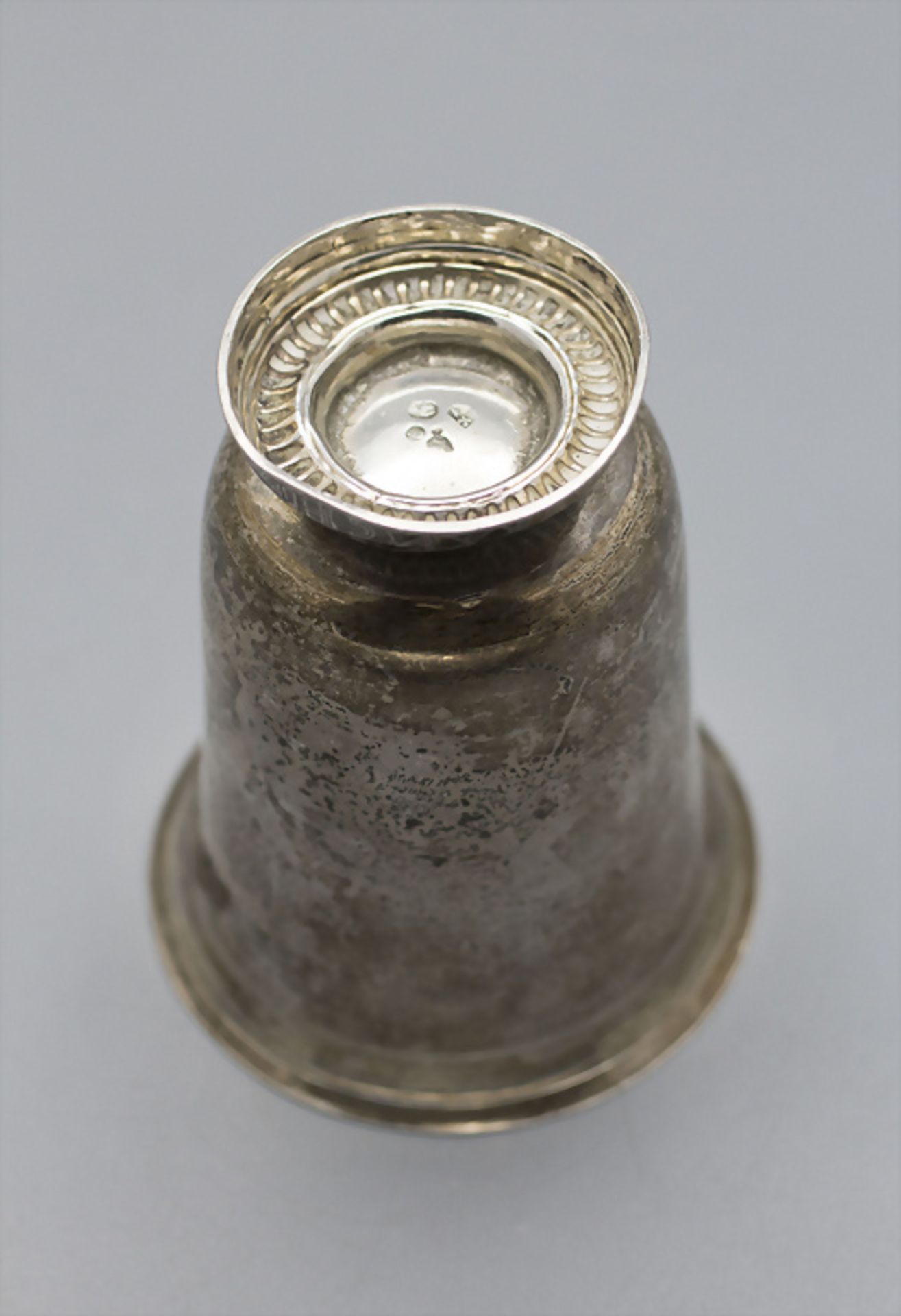 Glocken-Becher / A silver beaker / Une timbale en argent, Paris, 1798-1809 - Bild 6 aus 7