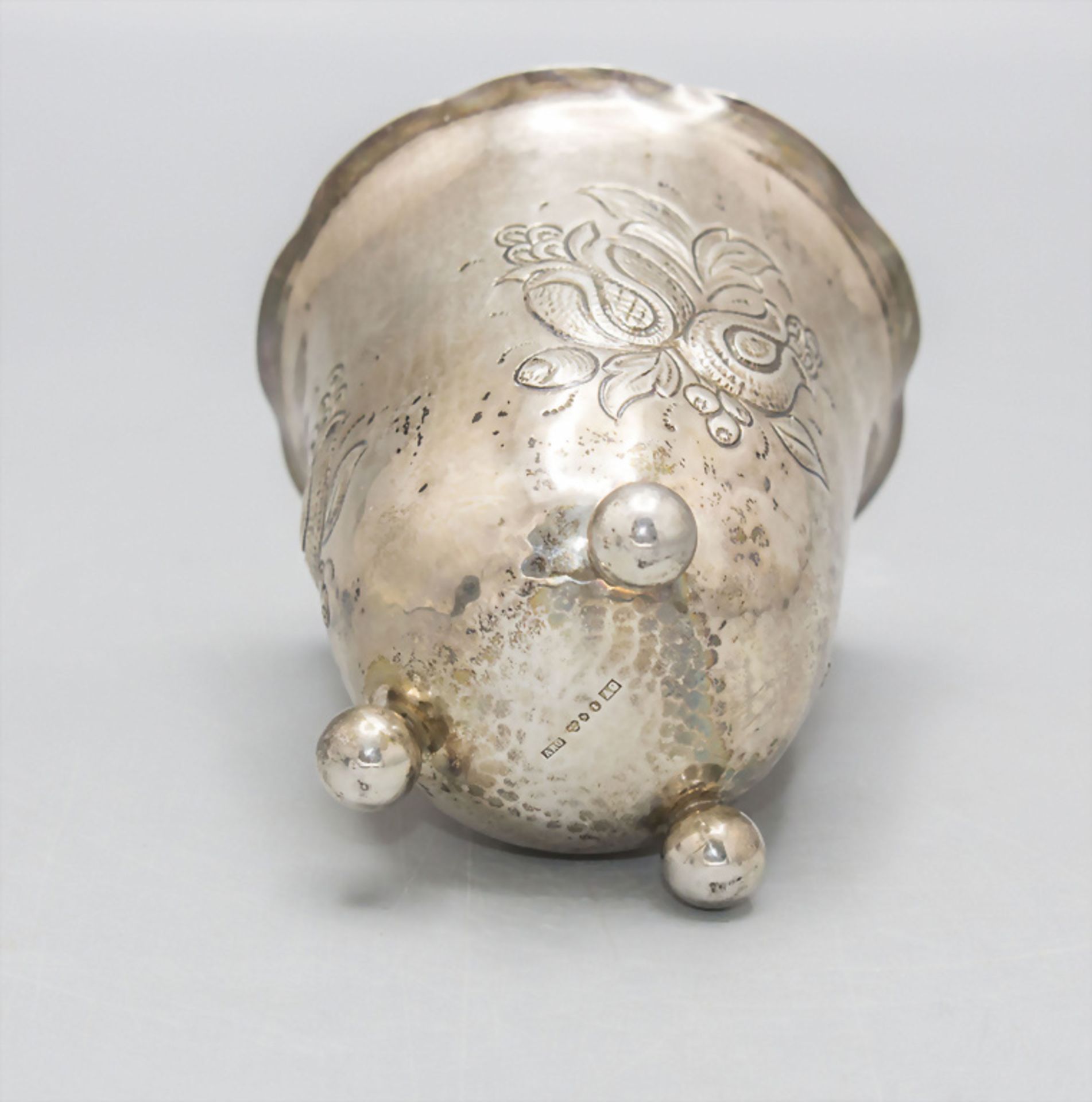 Becher auf Kugelfüßen / A silver beaker on ball feet, Stockholm, Schweden, 1879 oder 1927 - Bild 4 aus 5