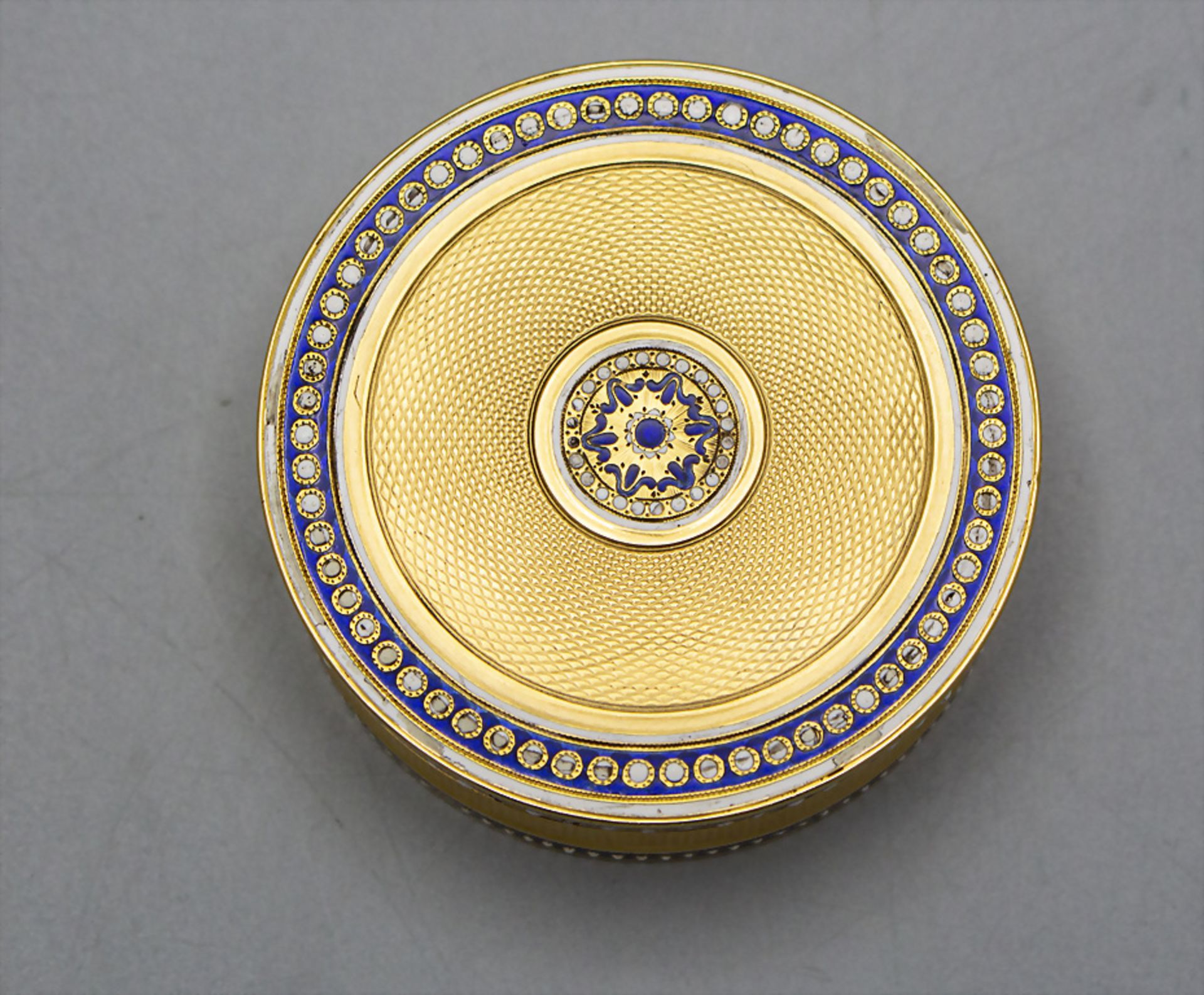 Runde Tabatiere mit Email / Schnupftabakdose / An 18 ct snuff box with enamel, Joseph-Etienne ... - Image 2 of 8