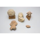 Sammlung von fünf prä-kolumbianischen Artefakten Artefakten, Alter unbekannt