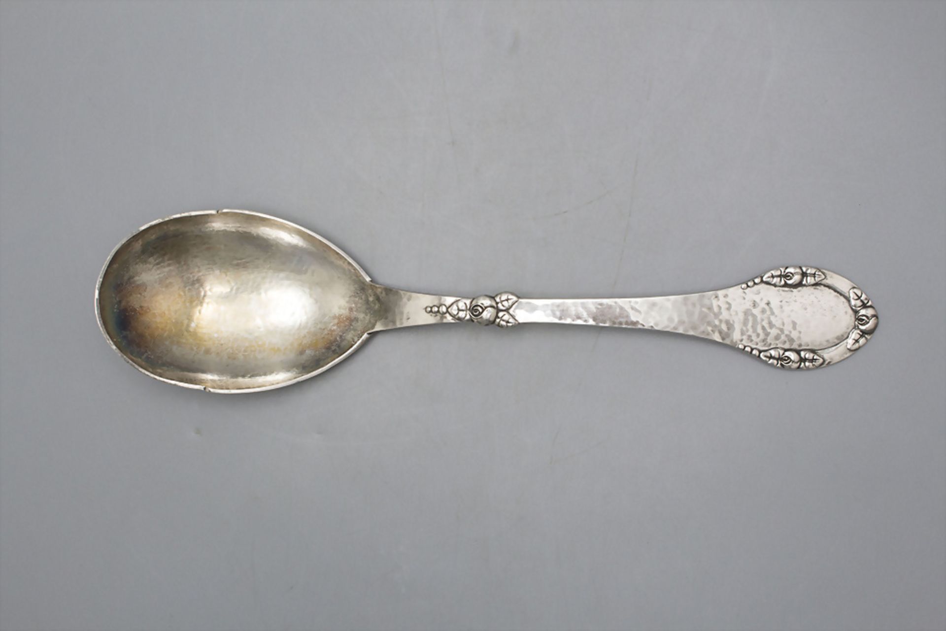 Großer Servierlöffel / Gemüselöffel / A large silver serving spoon, Christian F. Heise für Th. ...