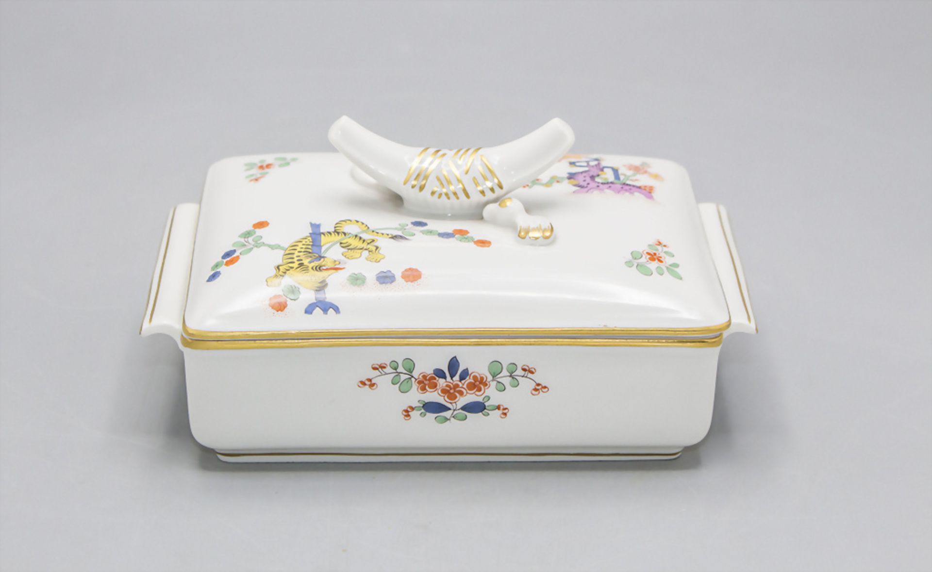 Deckeldose 'Gelber Löwe' / A lidded box, Meissen, 2. Hälfte 20. Jh.