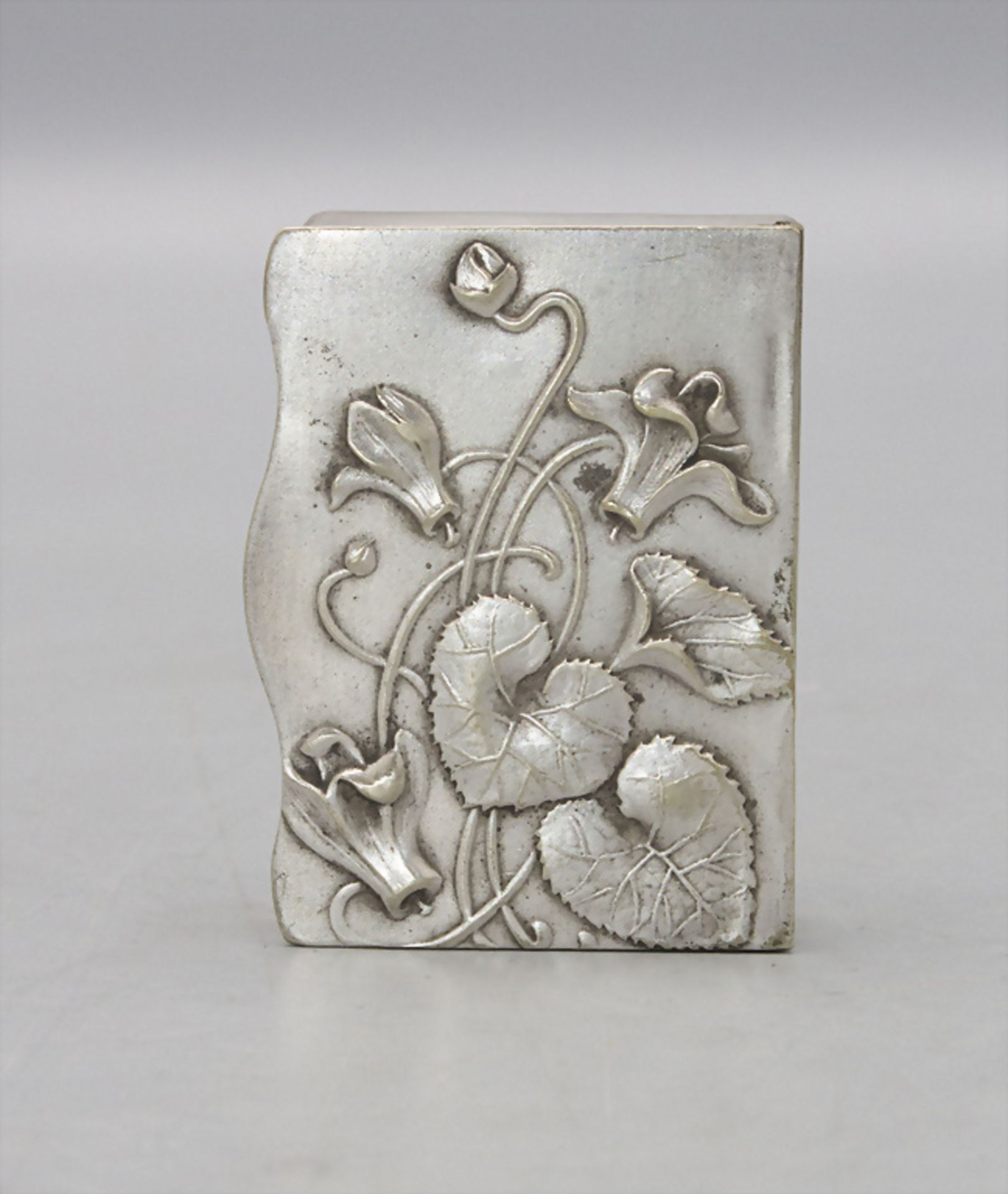 Jugendstil Streichholzetui / Dose / An Art Nouveau vesta case with cyclamen, Frankreich, um 1900