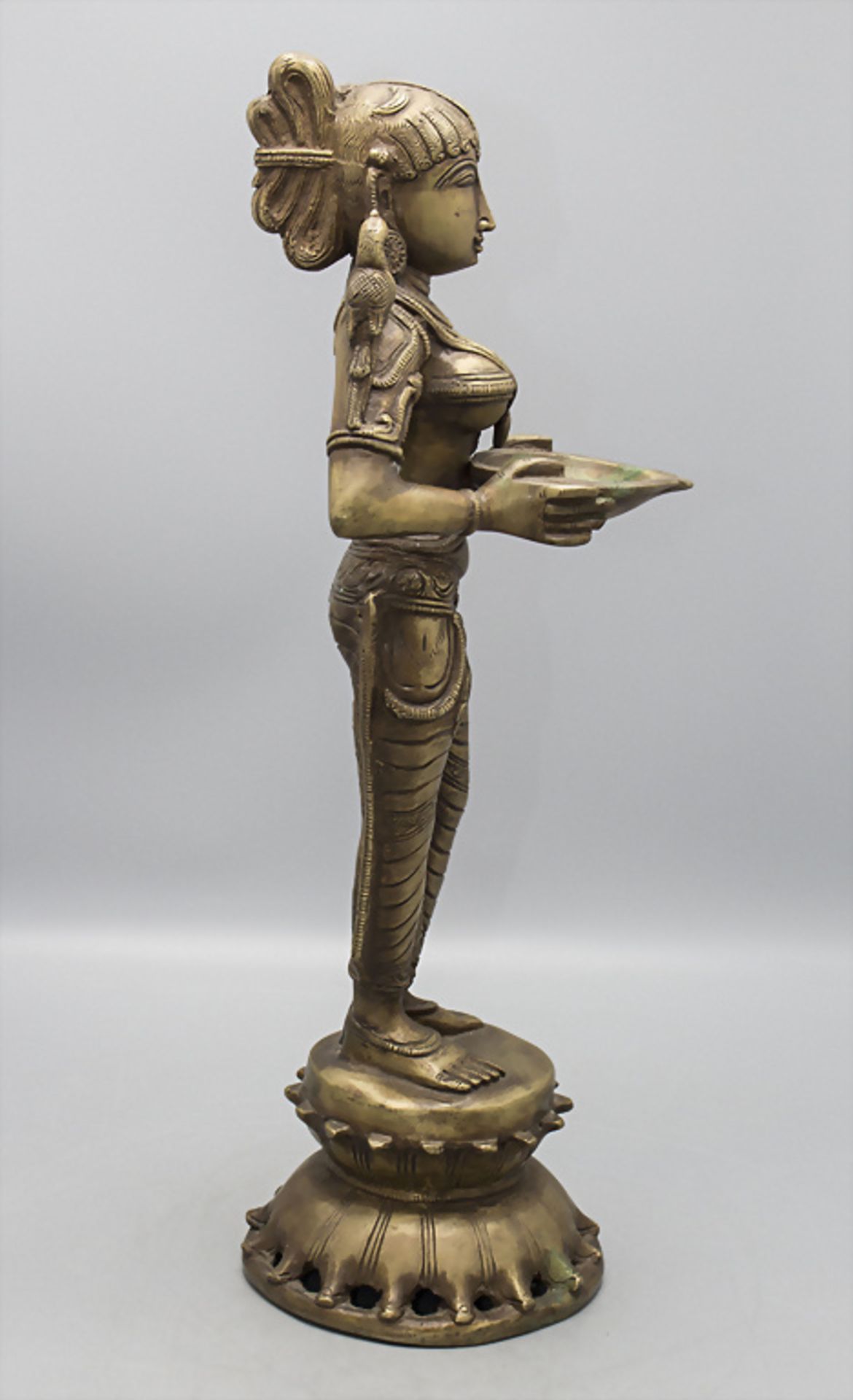 Bronzeskulptur der Göttin Deepa Lakshmi / A bronze sculpture of the goddess Deepa Lakshmi - Bild 2 aus 5