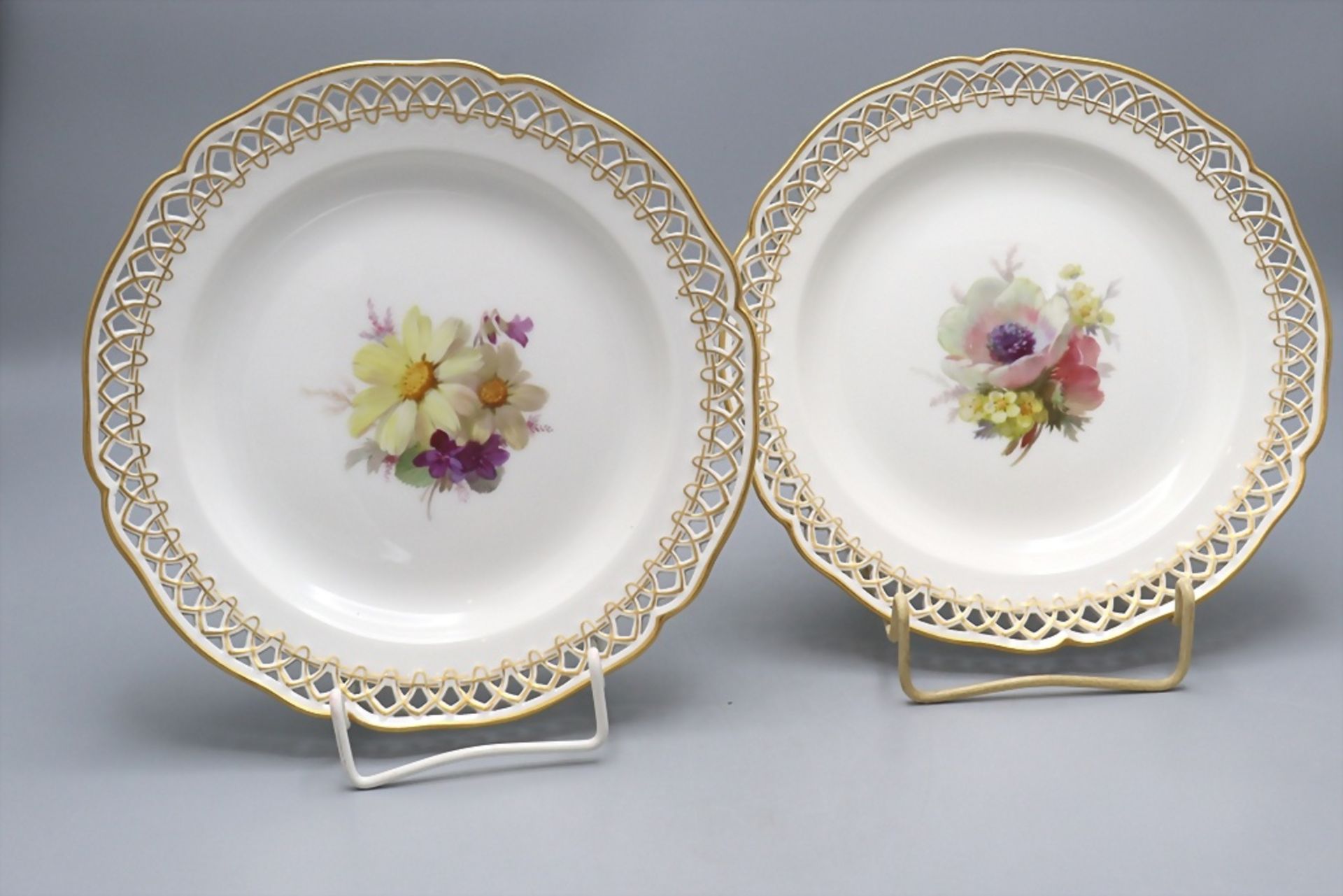 11 Durchbruchteller mit Blumenmalerei / A set of 11 plates with flower painting, KPM, Berlin, ... - Image 2 of 4