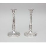 Paar Empire Kerzenleuchter / A pair of Empire silver candleholders, Paris, 1808-1819