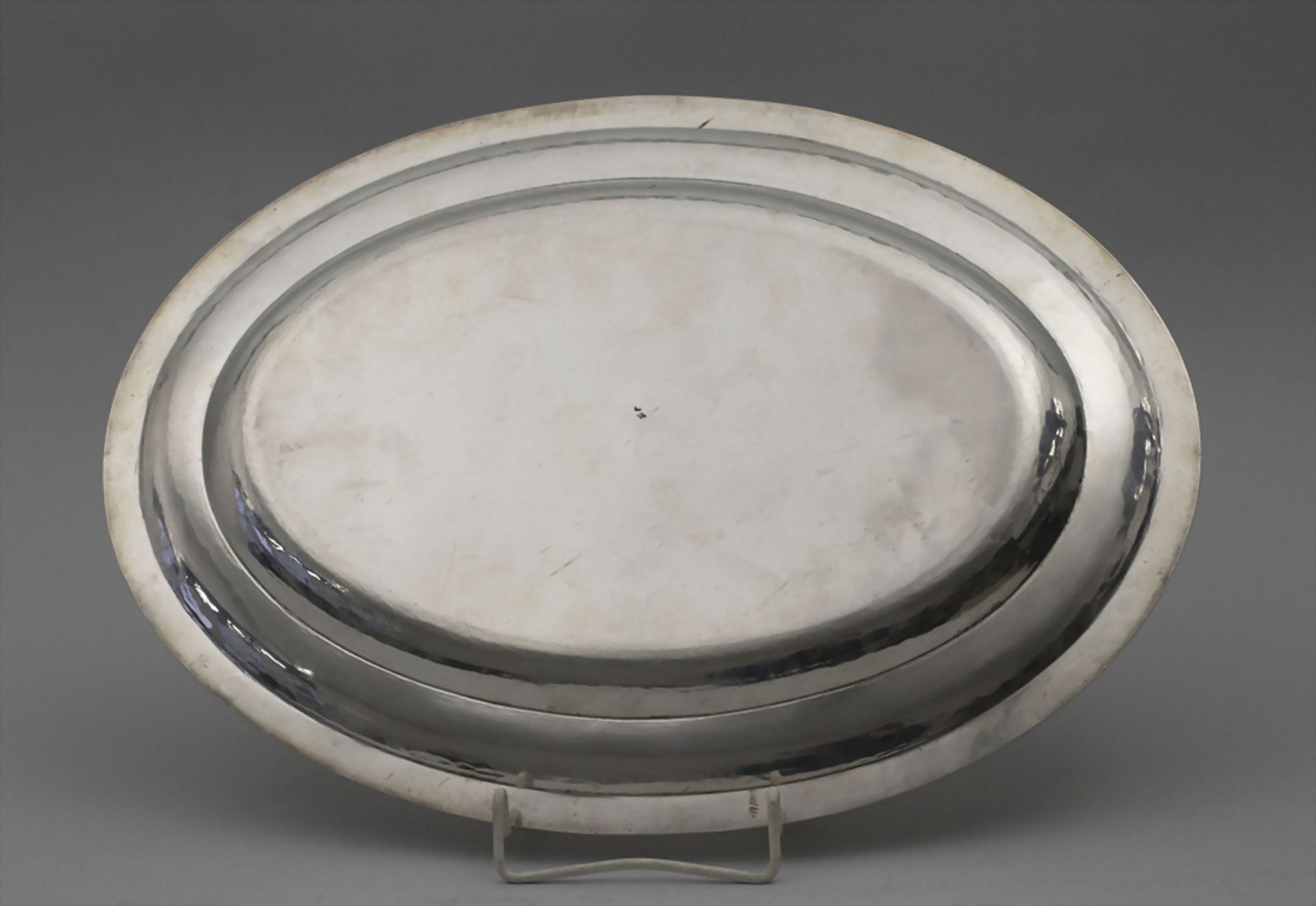 Ovale Plate / A large silver tray, Debain & Flament, Paris, 1870 - Image 2 of 6