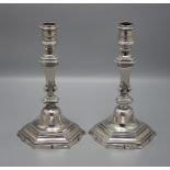 Paar Louis XV. Kerzenleuchter / A pair of Louis XV. silver candlesticks / Paire de Louis XV. ...