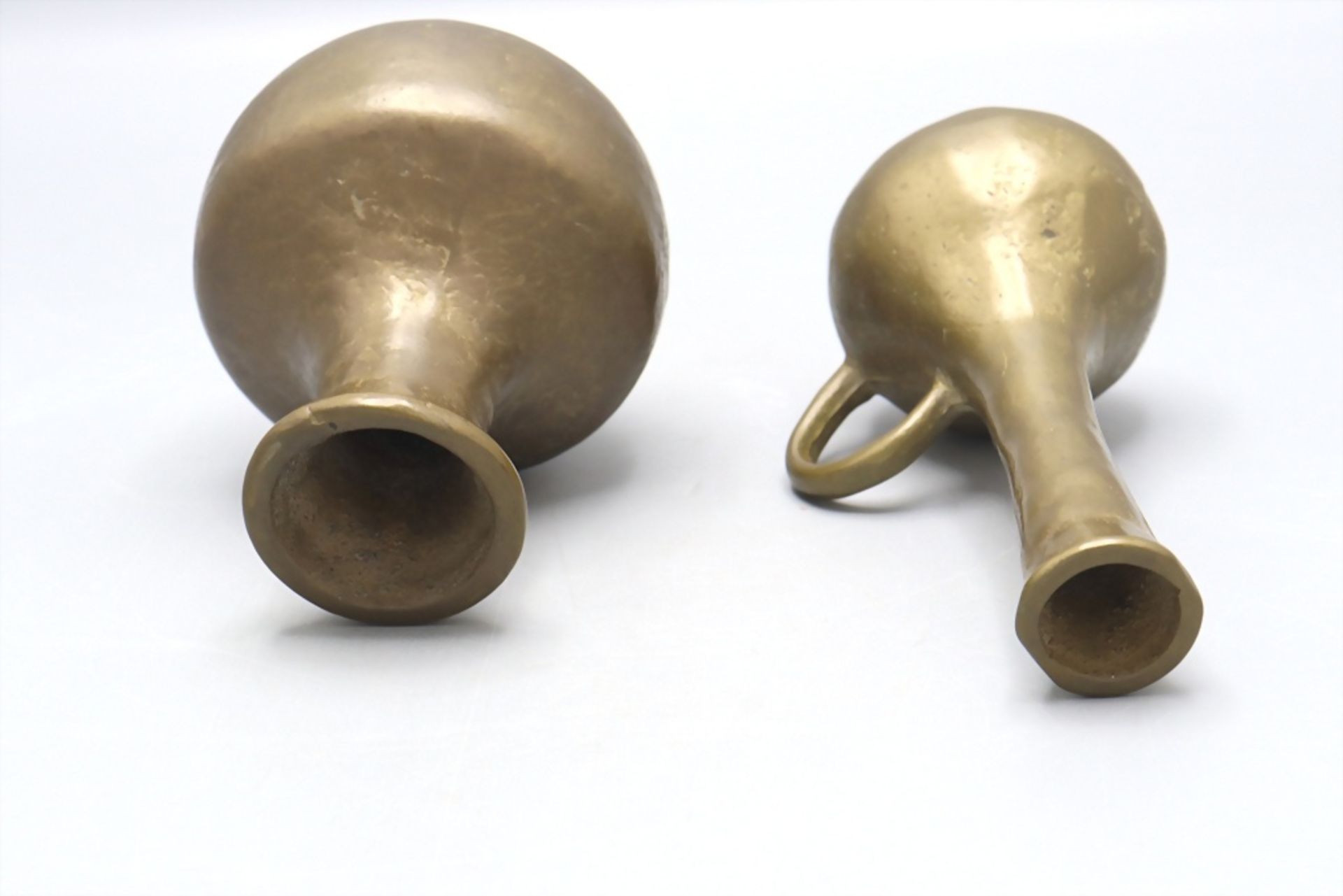 Zwei kleine Bronzevasen / 2 small bronze vases - Bild 3 aus 4