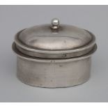 Kleine Deckeldose / A lidded silver box, Rennes, um 1780