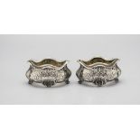 Paar Jugendstil Salieren mit Heckenrosen / A pair of Art Nouveau salt cellars with roses, ...