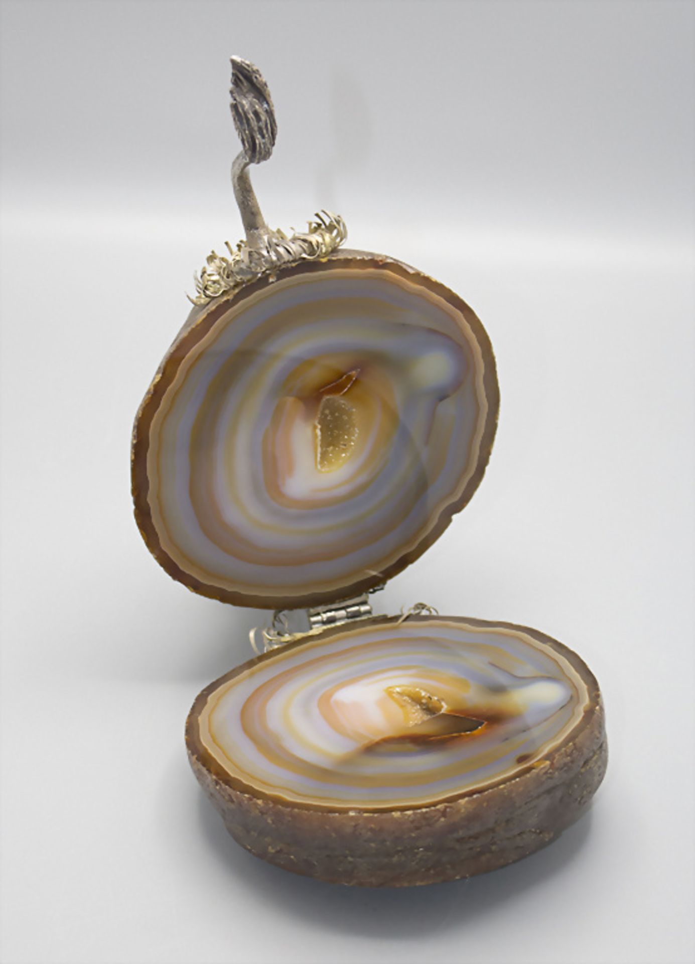 Ausgefallene Skulptur eines Stieres aus Achat und Silber / An agate and silver sculpture of a ... - Image 3 of 6