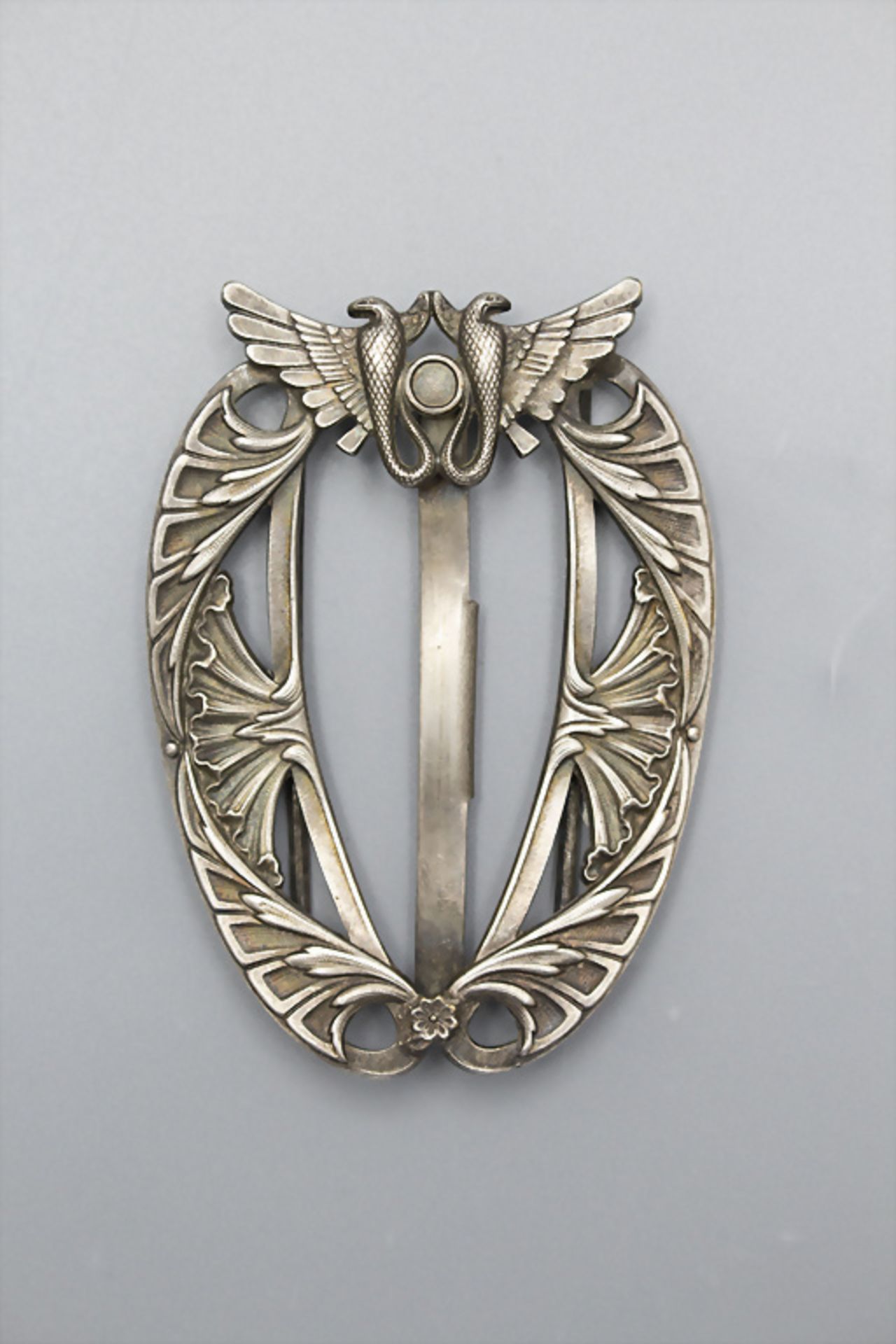 Ägyptisierende Jugendstil Gürtelschließe / An Art Nouveau belt buckle with Egyptian snakes ...