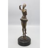 Art Déco Bronze Tänzerin / An Art Deco bronze female dancer, um 1920