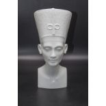 Porzellanfigur 'Büste der Nofretete' / A porcelain figure 'The bust of Nefertiti', Rosenthal, ...