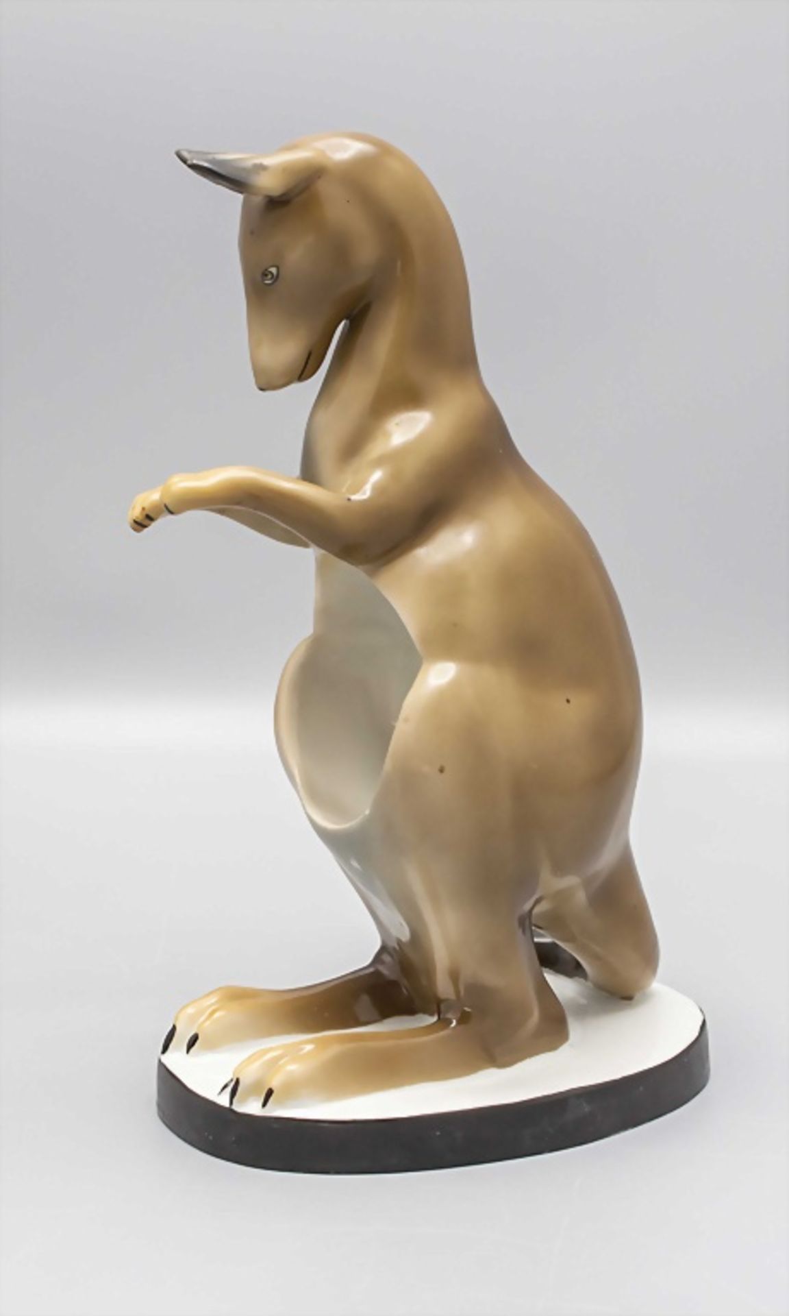 Porzallan Känguru als Halter / A porcelain kangaroo as holder, Anfang 20. Jh.