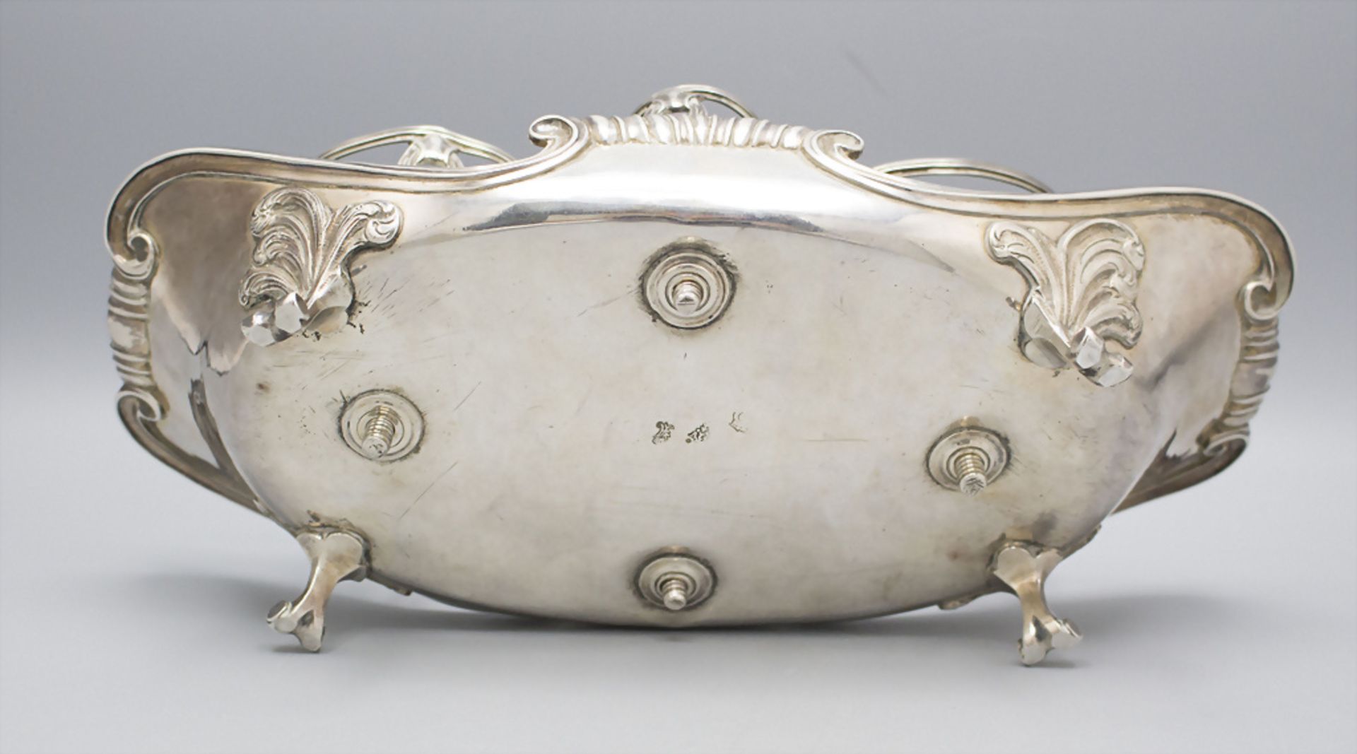 Barock-Menage / A Baroque silver cruet stand, Alexis Micalef, Paris 1755-1756 - Bild 3 aus 4