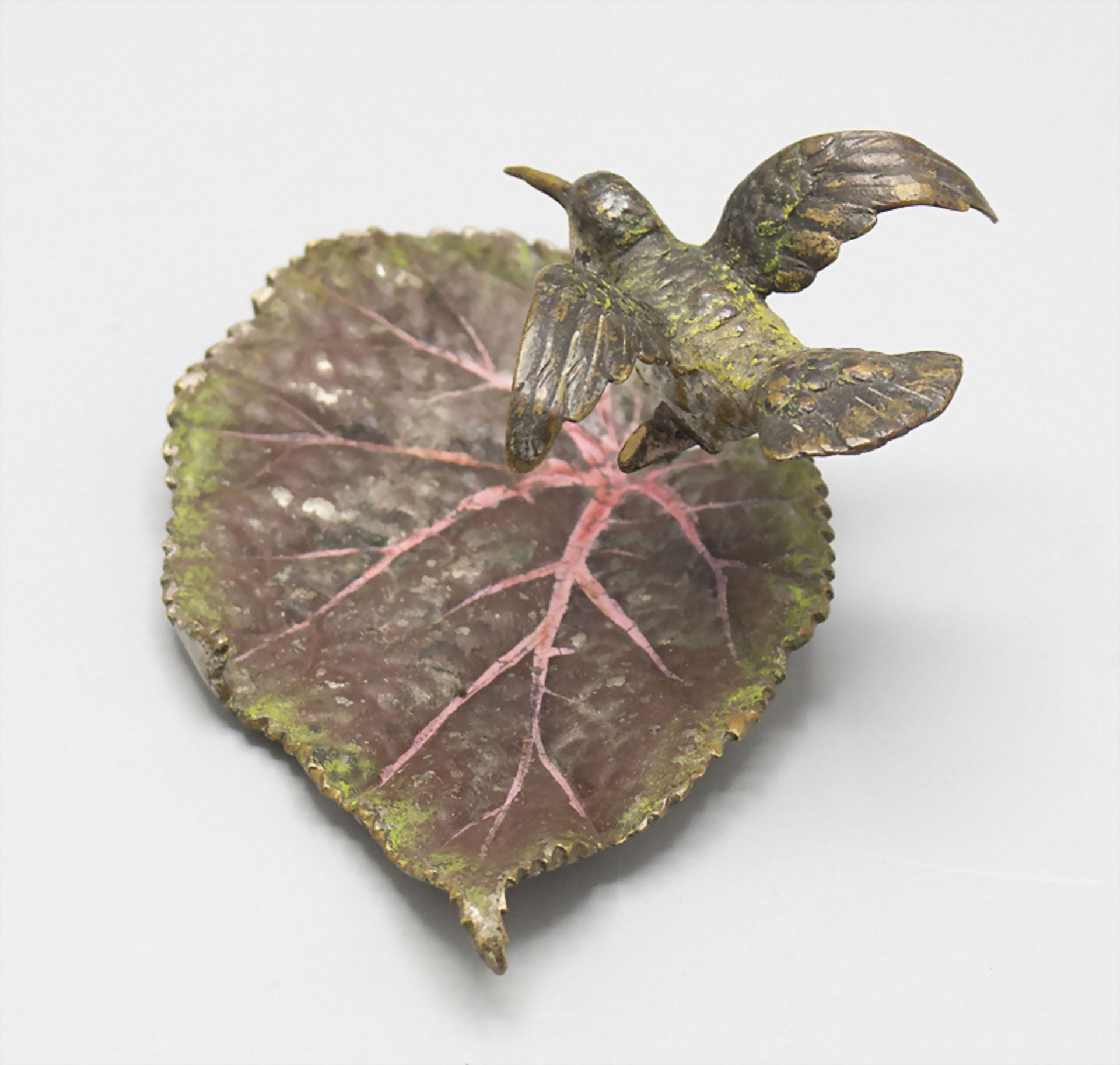 Wiener Bronze 'Kolibri auf Blattstengel' / A Vienna bronze of a humming-bird on a leaf stem, ... - Bild 2 aus 5