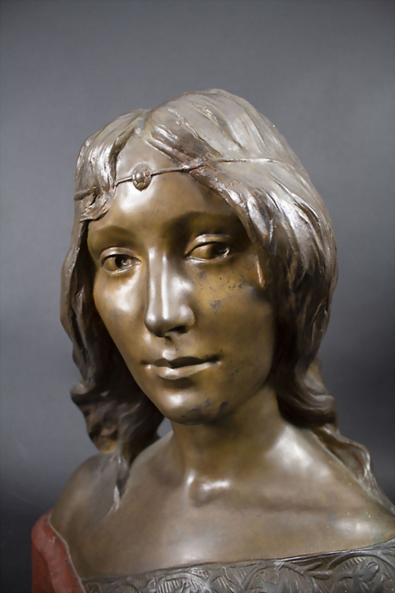 Léopold SAVINE (1861-1934), Jugendstil Büste / An Art Nouveau bronze bust of a young woman, ... - Bild 3 aus 10