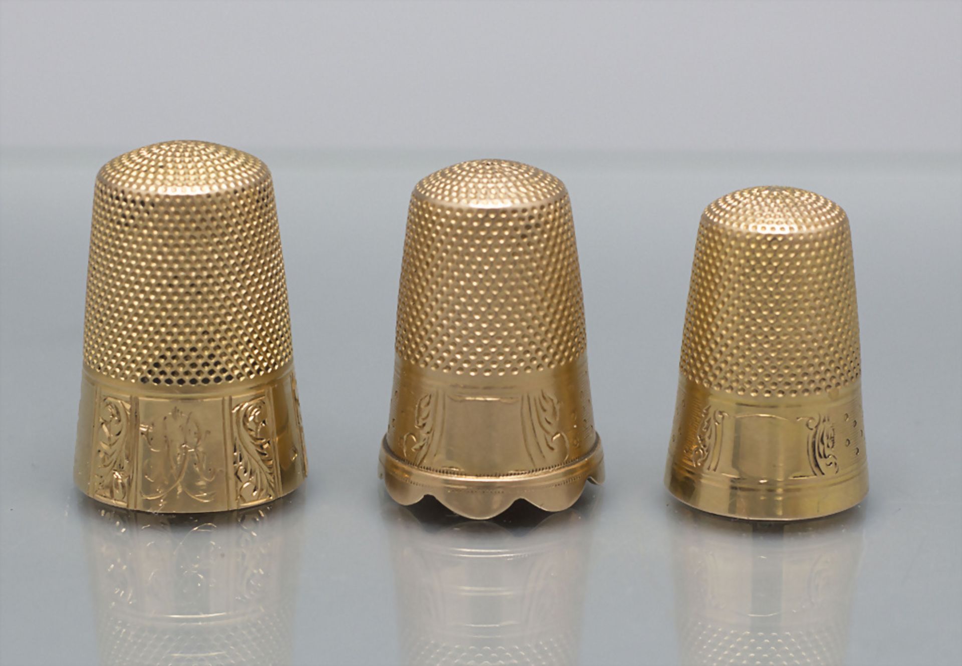 3 Gold Fingerhüte / Three 18 ct gold thimbles, Frankreich, 19.-20. Jh. - Bild 3 aus 4