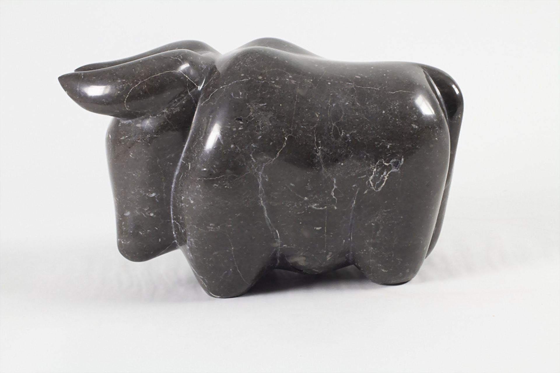 Prof. Yvan BAUDOIN (*1970), Steinskulptur 'Schwarzer Stier' / A stone sculpture 'Black Bull', 1999 - Bild 3 aus 8