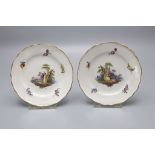 Paar Butterteller mit Watteau-Szenen / A pair of butter plates with Watteau scenes, wohl ...