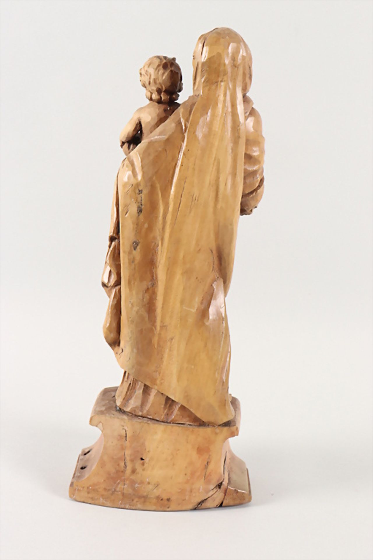 Holzskulptur einer Madonna mit Kind / A wooden sculpture of mother Mary with child, 18. Jh. - Bild 5 aus 7